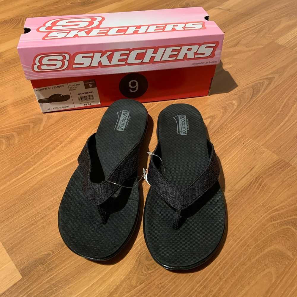 Sketchers flip flops size 9